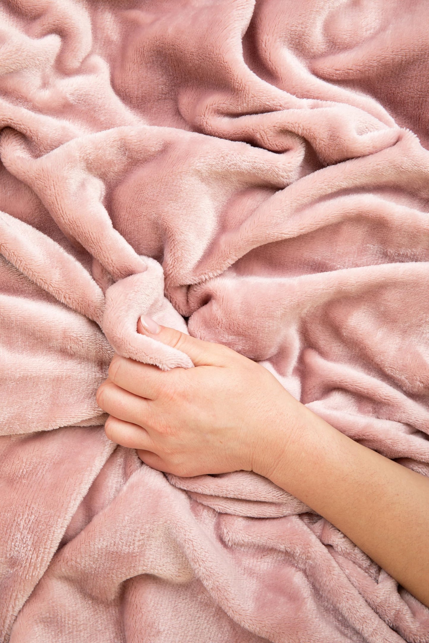 EverSnug Travel Blanket and Pillow - Ultra-Soft, Compact & Lightweight, 65x40 Inches, with Carry Case, Luggage Sleeve & Backpack Clip for Airplane Comfort (Black)