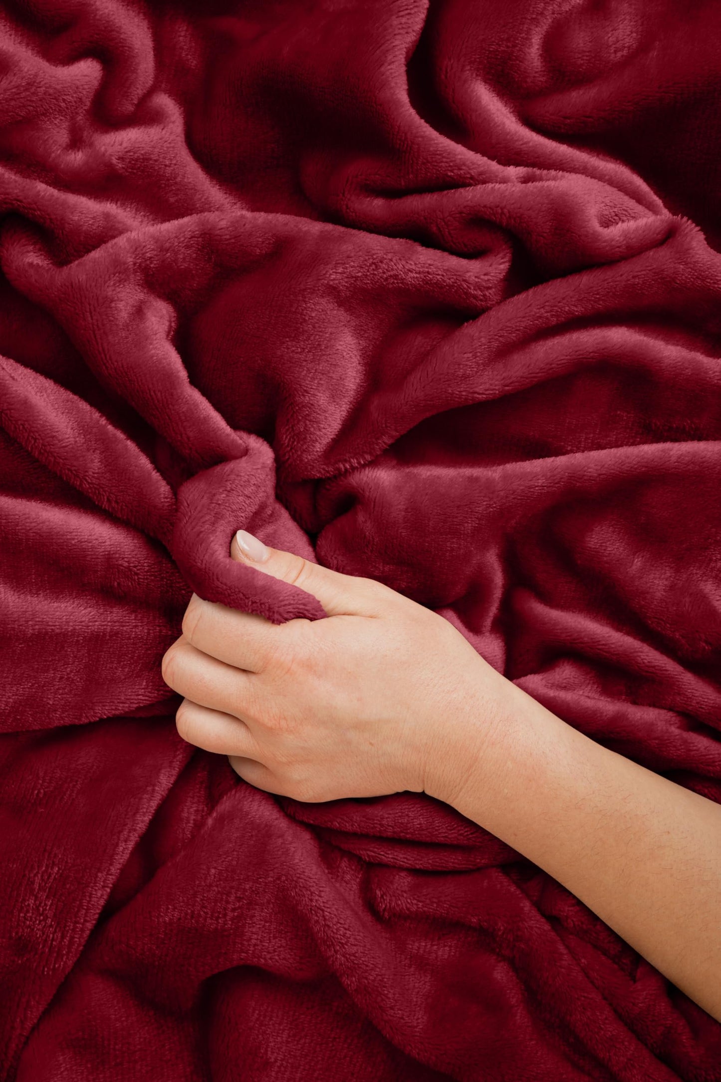 EverSnug Travel Blanket and Pillow - Ultra-Soft, Compact & Lightweight, 65x40 Inches, with Carry Case, Luggage Sleeve & Backpack Clip for Airplane Comfort (Black)