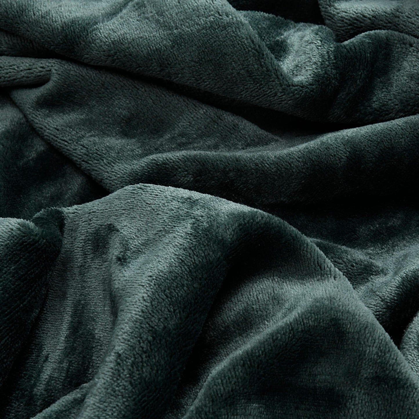 EverSnug Travel Blanket and Pillow - Ultra-Soft, Compact & Lightweight, 65x40 Inches, with Carry Case, Luggage Sleeve & Backpack Clip for Airplane Comfort (Black)